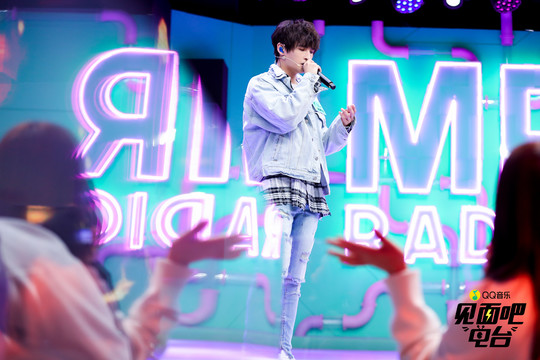 张远 - 张远演唱《moonlight》冬日情歌好暖，和苏醒再合作，历久弥新的兄弟情谊令人泪目~ (Live)