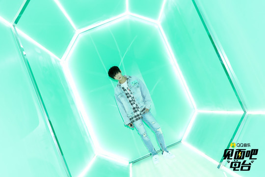 张远 - 张远现场跳女团舞太惊喜了，远哥到底是什么宝藏啊，现场气氛超嗨！ (Live)