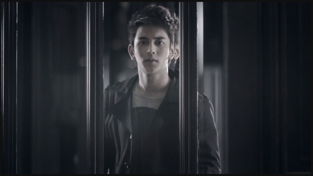 Gun Napat - AHT KOEY PEN KON MAI DEE(POP VERSION)(PLENG PRA GOB LA KORN WAY TEE SI PHAEN DIN THE MUSICAL)