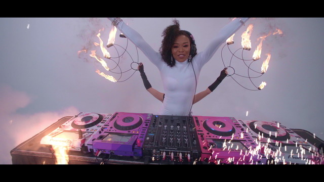 DJ Zinhle - Umlilo