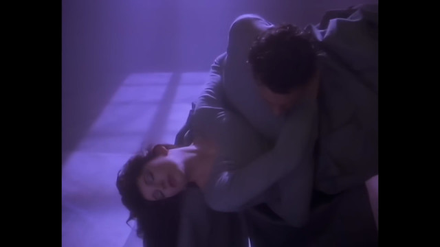 Kate Bush - Running Up That Hill