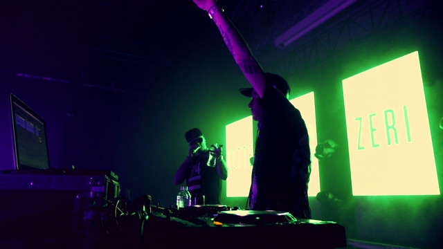 Club Dogo - Chissenefrega(In Discoteca) (Alcatraz Live 2015)