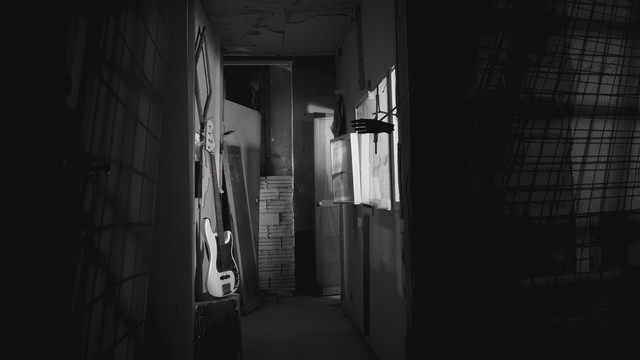 Subterranean - Bajo tu piel