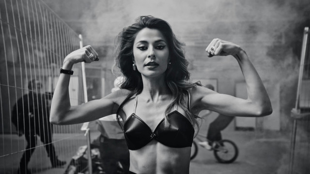 Vernis Rouge - La Fille (Clip officiel)