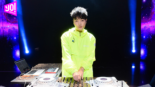 徐梦圆 - 徐梦圆《抱紧你》嗨翻，情歌电音完美结合震撼人心