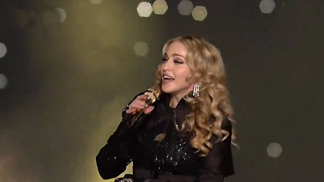 Madonna - Vogue + Music + Give Me All Your Luvin + Open Your Heart + Express Yourself + Like A Prayer (2012年第46届超级碗中场秀)