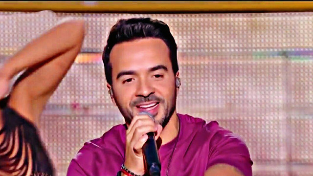 Luis Fonsi - Despacito (Live At Fête de la Musique 2017)