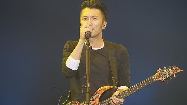 谢霆锋 - Come Together + 玉蝴蝶 + 有火 + 活著VIVA (2017年度叱咤乐坛流行榜颁奖典礼)