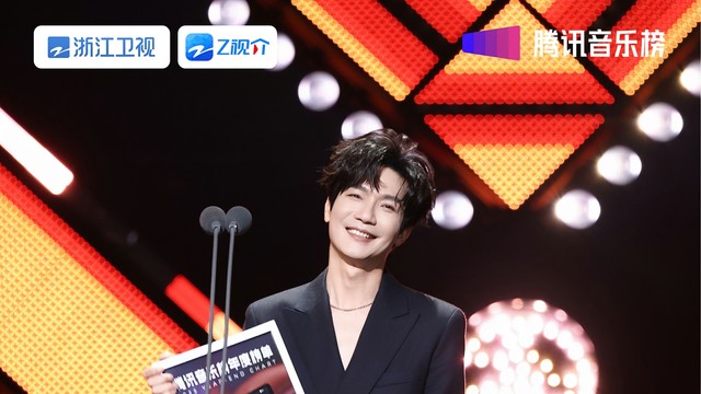 腾讯音乐榜 - 陈楚生年度音乐人荣誉领取—2025腾讯音乐榜样年度荣誉之夜现场