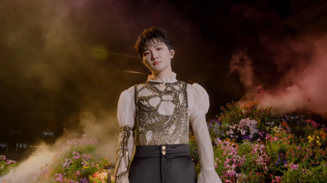 周深 - 蜃楼 (VOGUE盛典红毯)