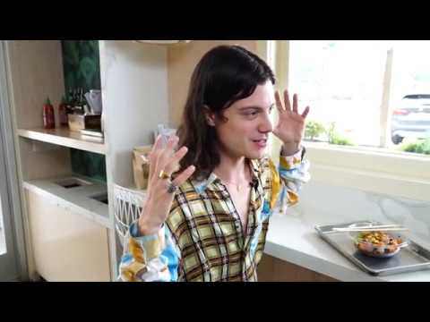  - 小众嗓音BØRNS，在Coachella带你吃美食