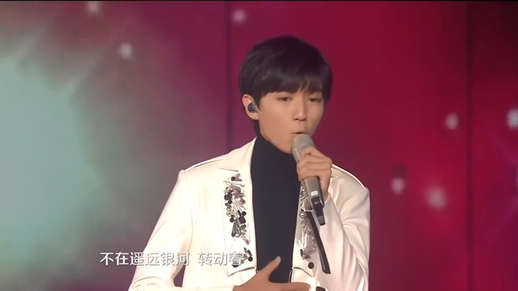 tfboys《萤火》,点点荧光点亮整个夏日夜晚