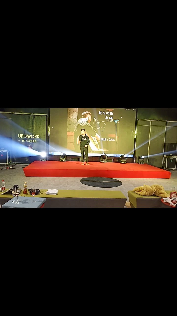 - 原创歌曲《趁我们还年轻》,青春无悔!