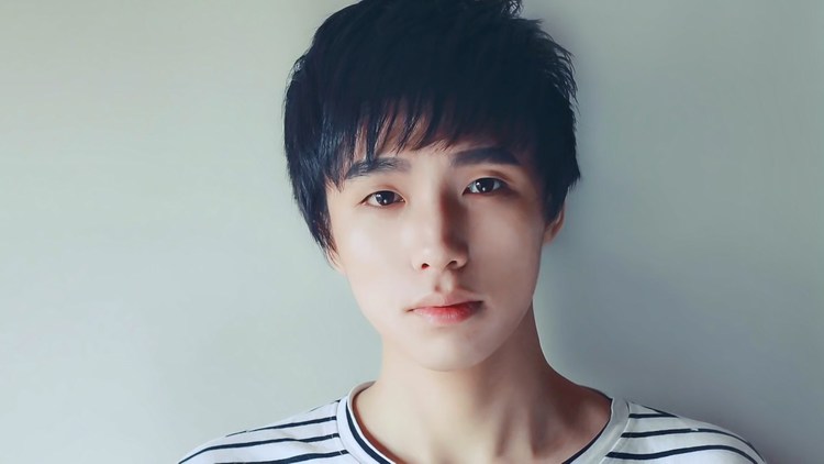  - 哥哥的声音太苏了！安苏羽《左肩》歌词版MV~