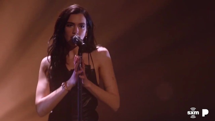 dua lipa - levitating (live)