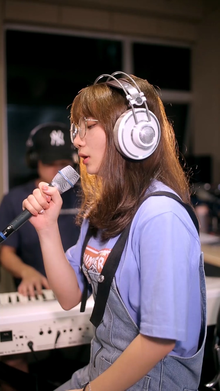 - 她在闹,他在笑,这就是最好的爱情