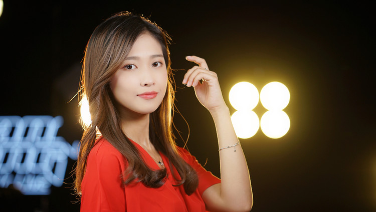  - 时光时光慢些吧，女生深情一首《父亲》唱出心声#发现乐人#