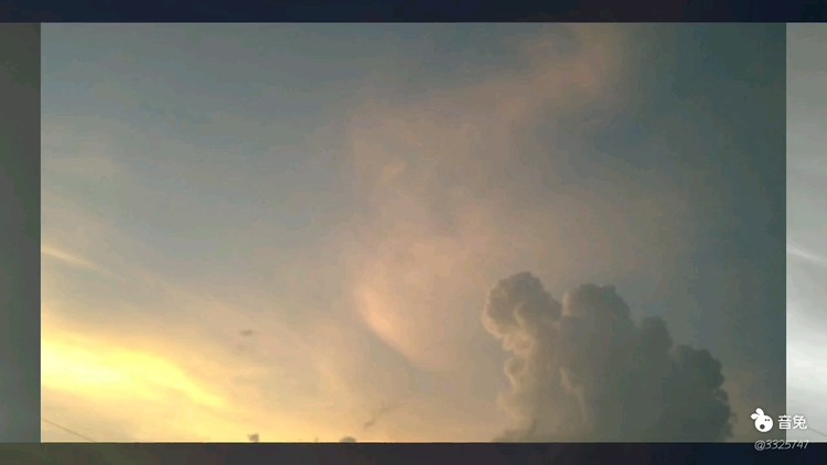 - 随风飘动的云