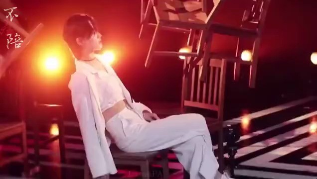陆柯燃偷心舞台《不奉陪》太有魅力了