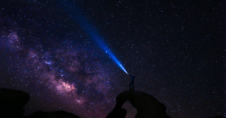 评论志 | 失落的星辰,也能把夜空照亮