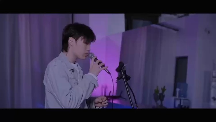  - 一个人有多不正经，就有多深情