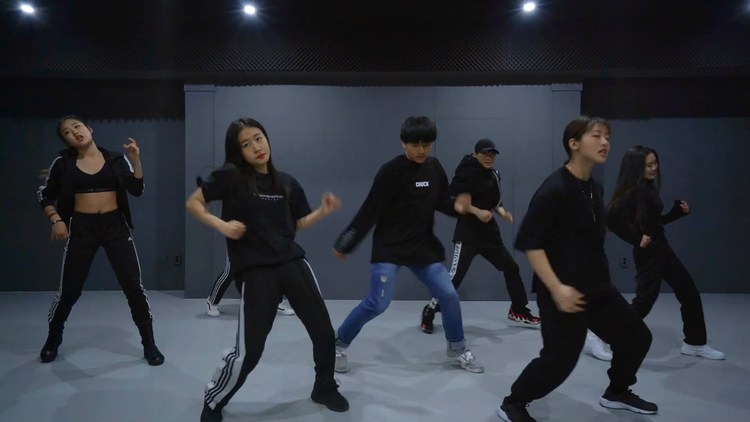 - 舞蹈学员挑战MINO《BOW-WOW》 跟着中毒旋律舞起来~