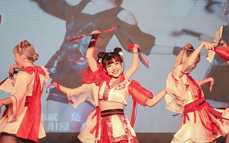  - 曾是中国第一个“国风女团”，苦苦打拼8年，为何最终还是解散？