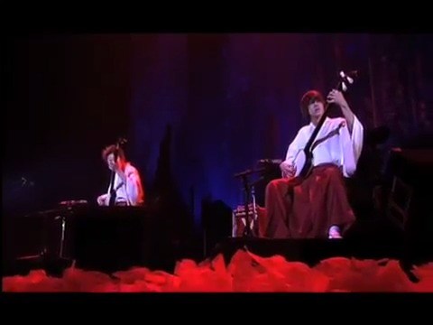 - 霓虹传统乐器三味线现场!由著名的三味线演奏组合吉田兄弟演奏~ 快跟着我感受一下日本传统乐器的音色魅力吧~!