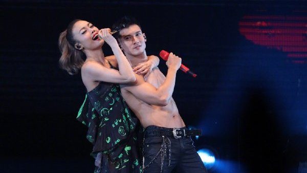  - 容祖儿《隆重登场》与关智斌嗨翻全场~~