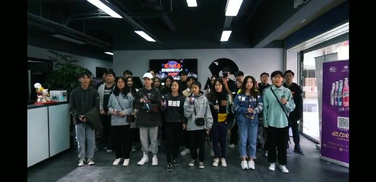  - 参加猩火燎原音乐人比赛又认识了一群好朋友。