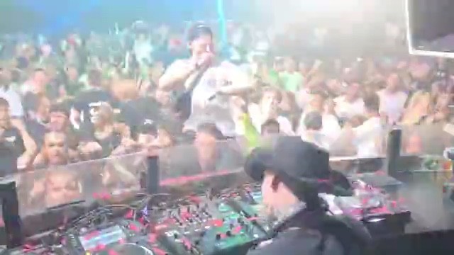  - Lil Texas昨天凌晨四点半在干什么？