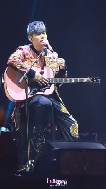 - 周杰伦2019上海演唱会Day4《听妈妈的话》超清完整版(视频来源:BrillianceJay0118)