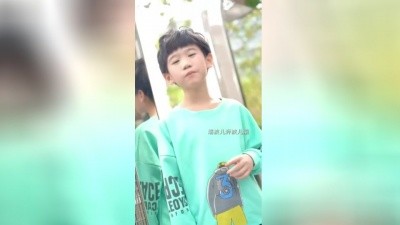 - 9岁的小朋友邓力玮演唱《灞波儿奔奔波儿灞》