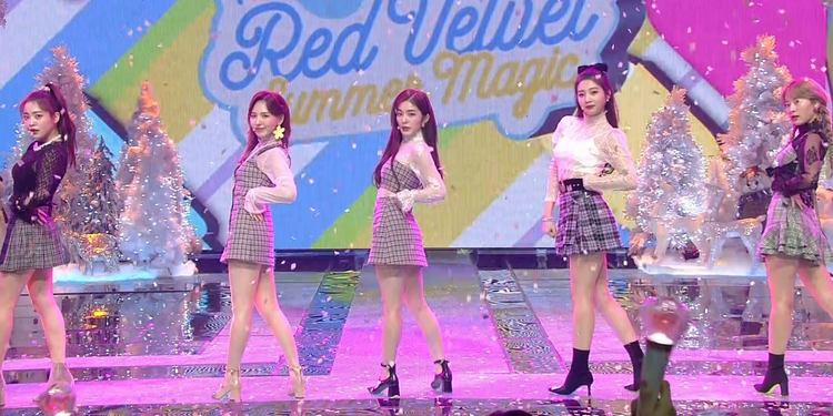 redvelvet舞台,redvelvetwendy 2018音银年末特辑#redvelvet甜美舞台《power up》~冬日小甜心让你