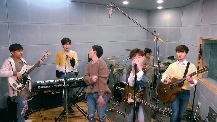  - 韩国少年乐队The East Light翻唱防弹少年团的《DNA》！来听听摇滚版的基因宝！！