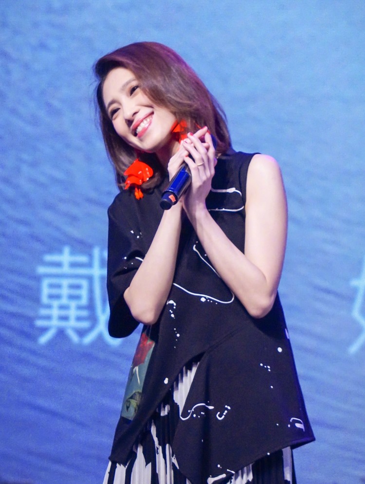 我们一直要的爱,就是戴佩妮的"不合时宜"