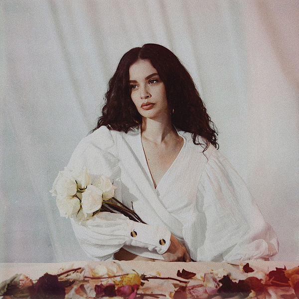 第五张:sabrina claudio《about time》