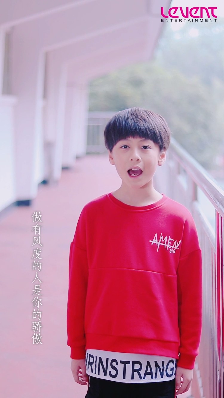 - 钮裔诺翻唱《请先说你好》