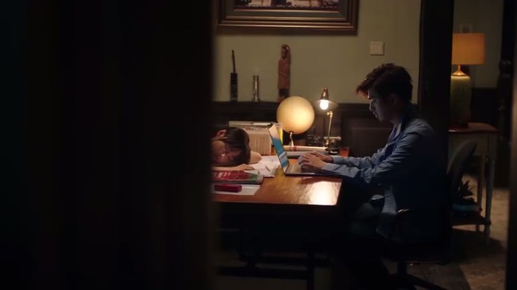  - 《鳄鱼与牙签鸟》鱼鸟CP撒糖不停！鳄鱼先生周尔文秒变甜宠暖男，公主抱牙签鸟小姐李南恩粉红泡泡满天飞啦！