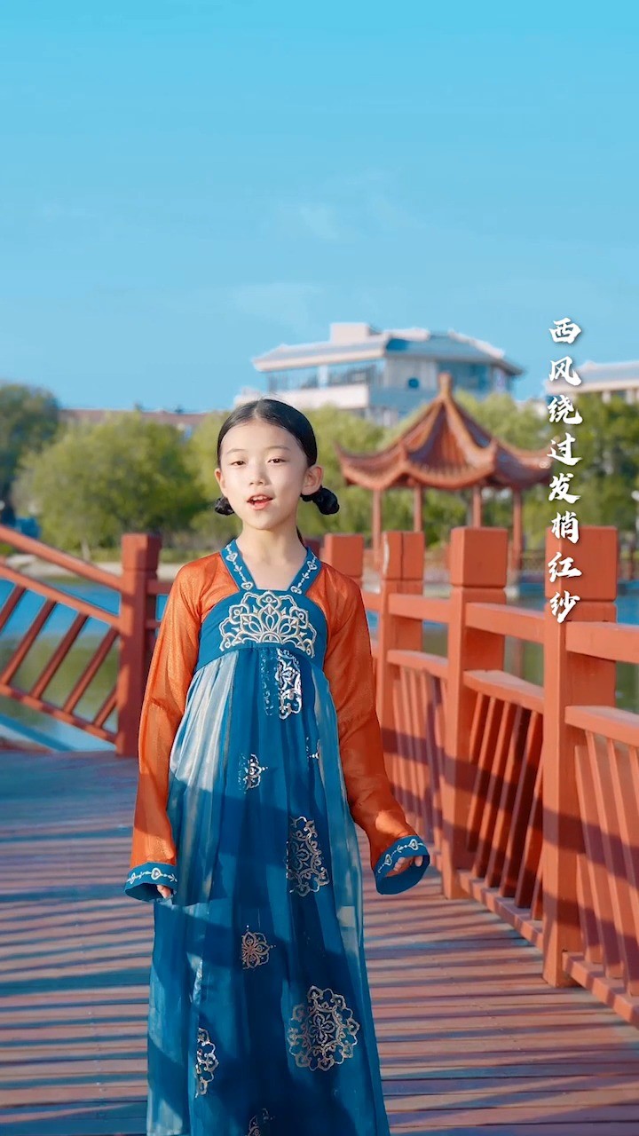 刘苏萱翻唱梦幻西游版《红昭愿》熟悉的旋律,不同的歌词