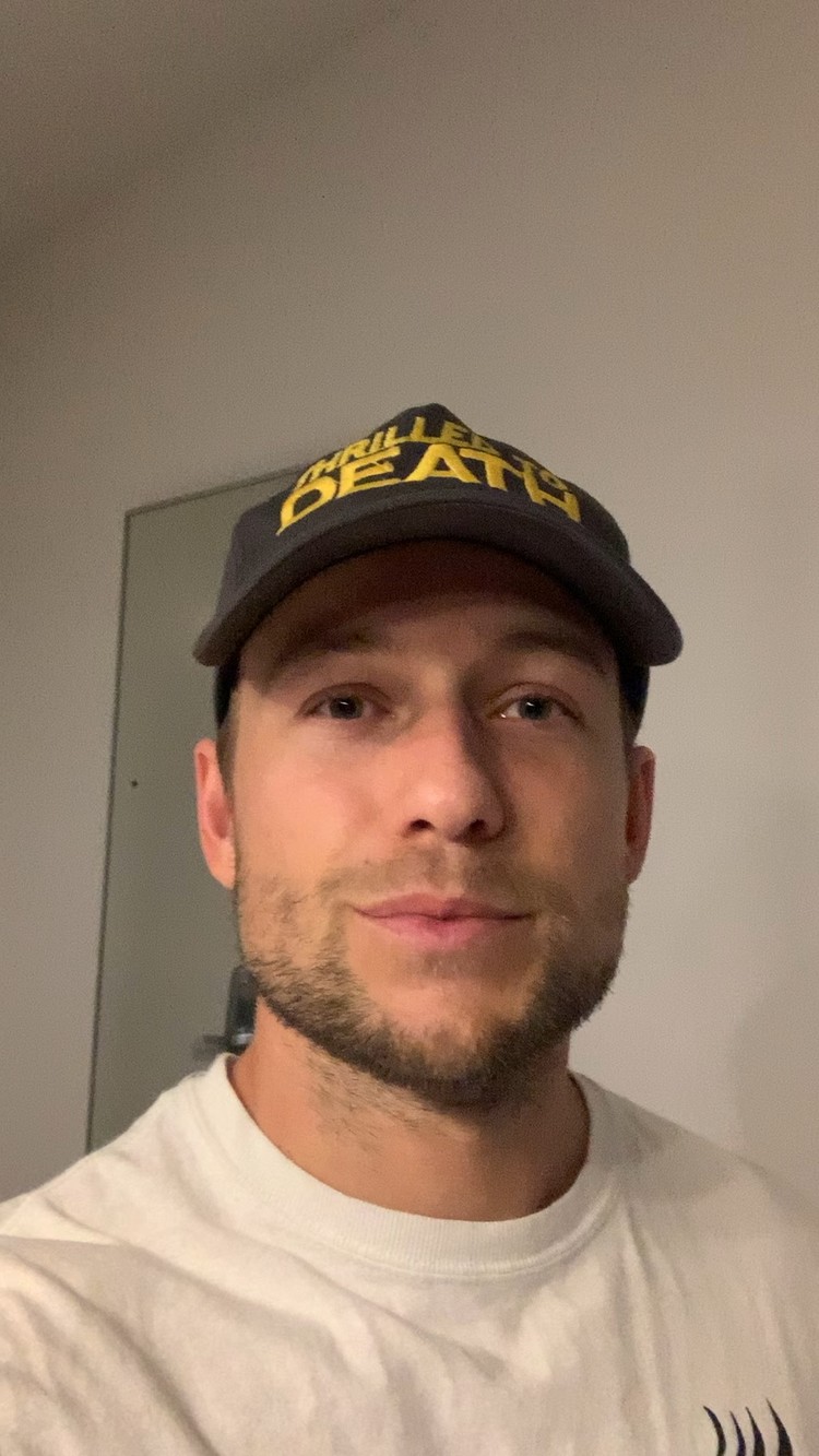  - 你么好吗我中国的粉丝们！！很开心在QQ音乐和你们见面，期待在这周末的VAC音乐节见到你们！