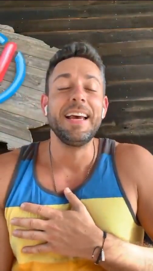 - 【猴姆独家】可爱哟!来听听丽薇#Zachary Levi#清唱#阿拉丁#主题曲A Whole New World!哈哈哈哈~~~