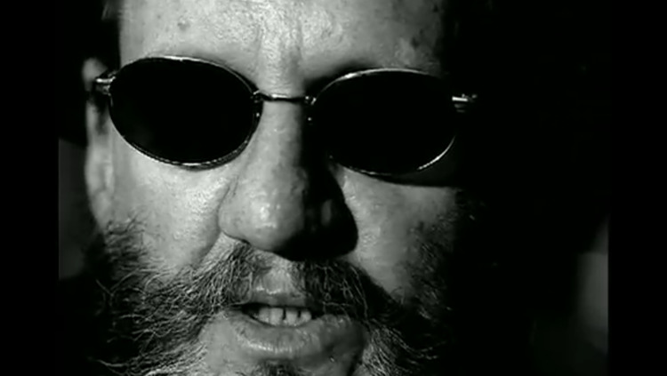  - Jaron and the Long Road to Love的这首《Pray For You》被人们称为“诅咒派之歌”，虽然歌词充斥着诅咒，但MV的色调柔和，搭配了美国乡村音乐的民谣，有童话般的感觉，整首歌更像是开着玩笑。