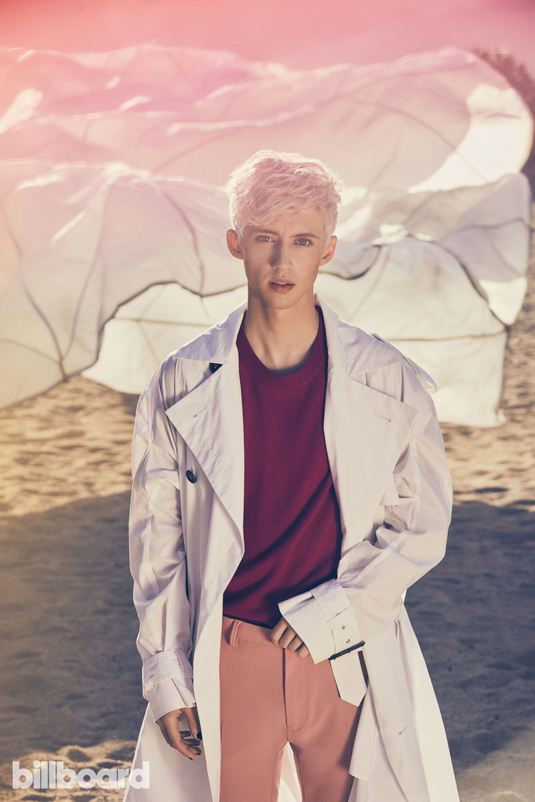 戳爷troye sivan首次登上billboard杂志封面