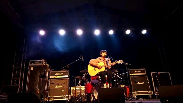 - 一只羊《街景》live 东海音乐节|日出舞台