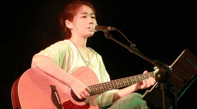 一腔诗意喂了狗花粥如果你身边有这样一个有着清甜柔软的声音、瘦弱的浑