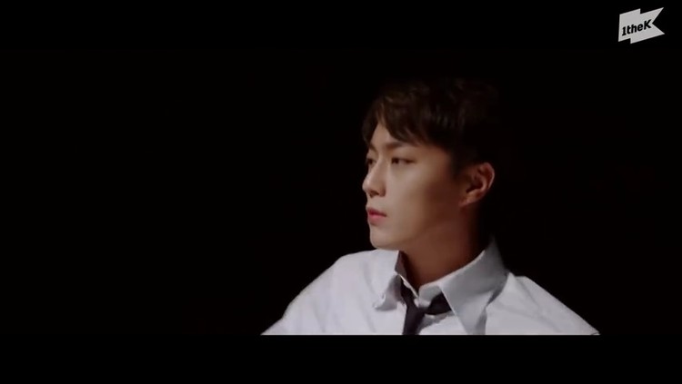  - 尹斗俊新曲《lonely night》Suit Dance