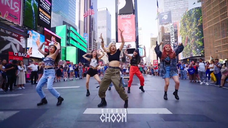 (g)i-dle 《uh-oh》 纽约快闪官方视频,女孩子们纽约热舞!