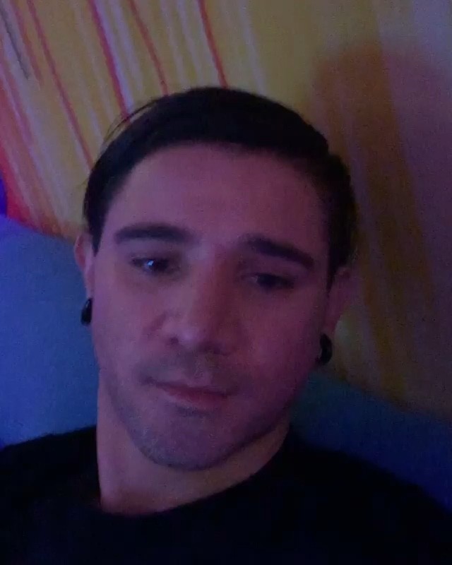 - Skrillex与Boys Noize的单曲《Midnight Hour》获格莱美“最佳舞曲”提名,这让他对支持他的粉丝感激不尽。