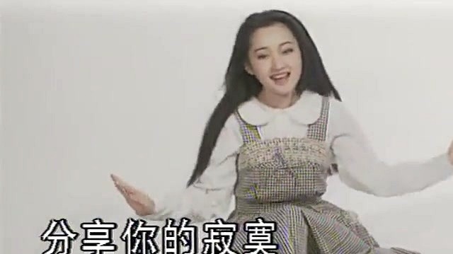 轻轻的告诉你(无和声版)(热度:37)由雨露翻唱，原唱歌手杨钰莹